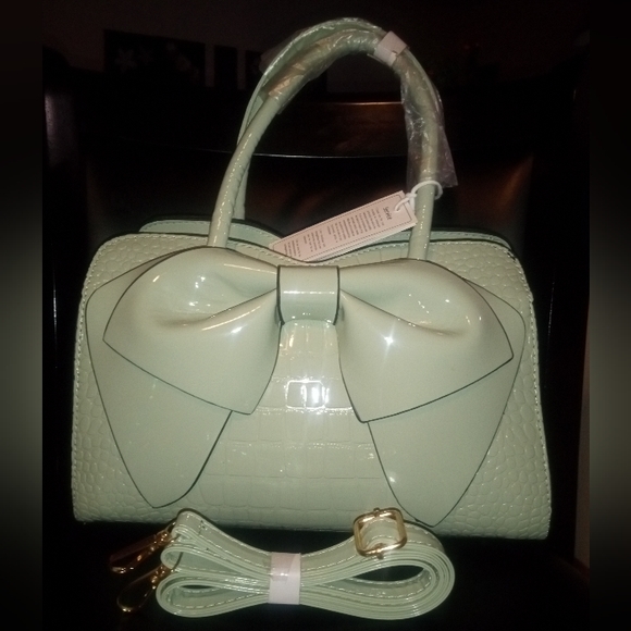 New Handbag - Picture 4 of 8